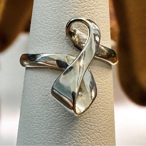 Sterling Silver Ribbon Ring (6.5) - Picture 1 of 6